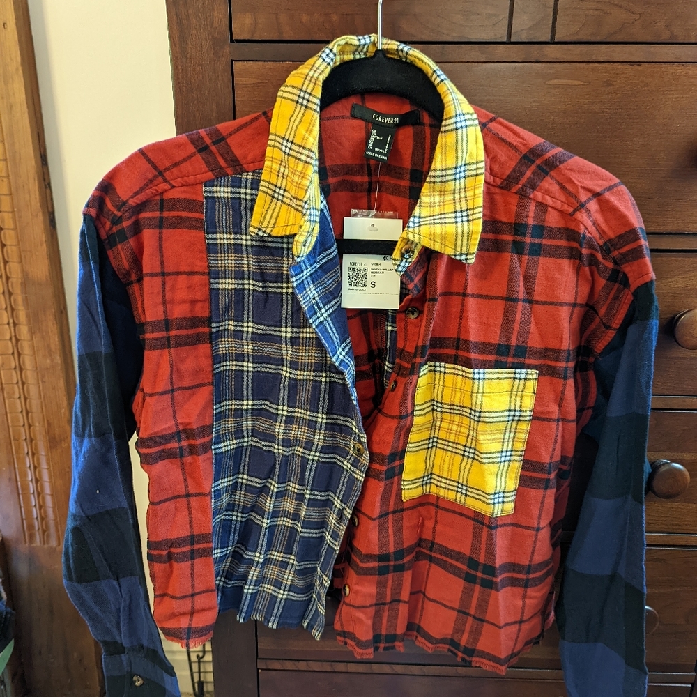 Super cute cropped flannel. Never worn.